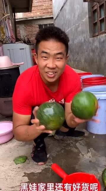 初中精神小伙吃瓜,校园风云录